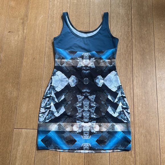 Geometric bodycon festival dress - breathable stretchy - Picture 6 of 9